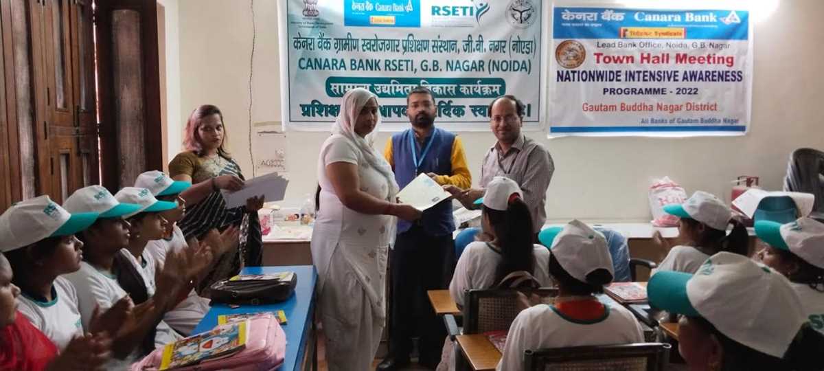 स्वरोजगार के लिए केनरा बैंक आरसेटी ने महिलाओं को किया प्रशिक्षित